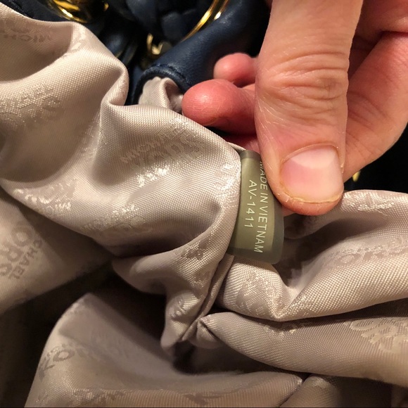 MICHAEL KORS braided grommet lg shoulder bag - Picture 2 of 16